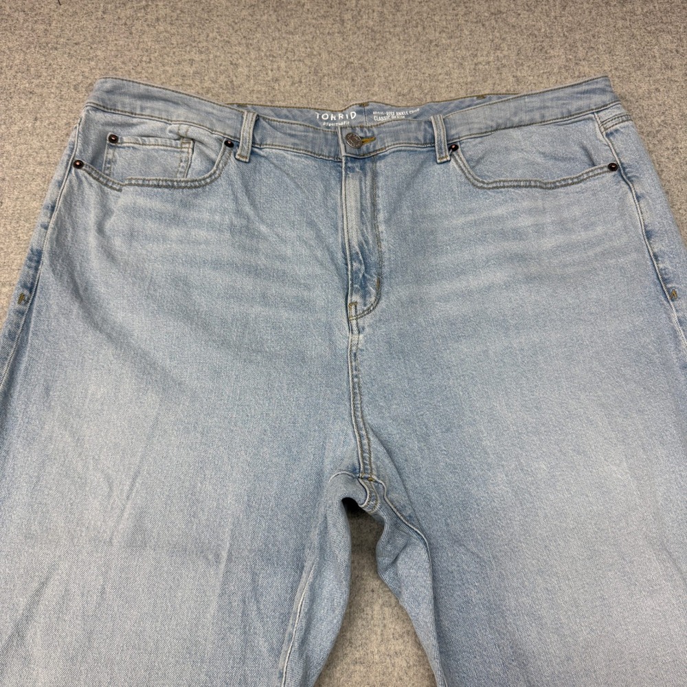 Torrid High-Rise Ankle Crop Jeans Size 24 Blue Light Wash Raw Hem Stretch Denim - Picture 2 of 11